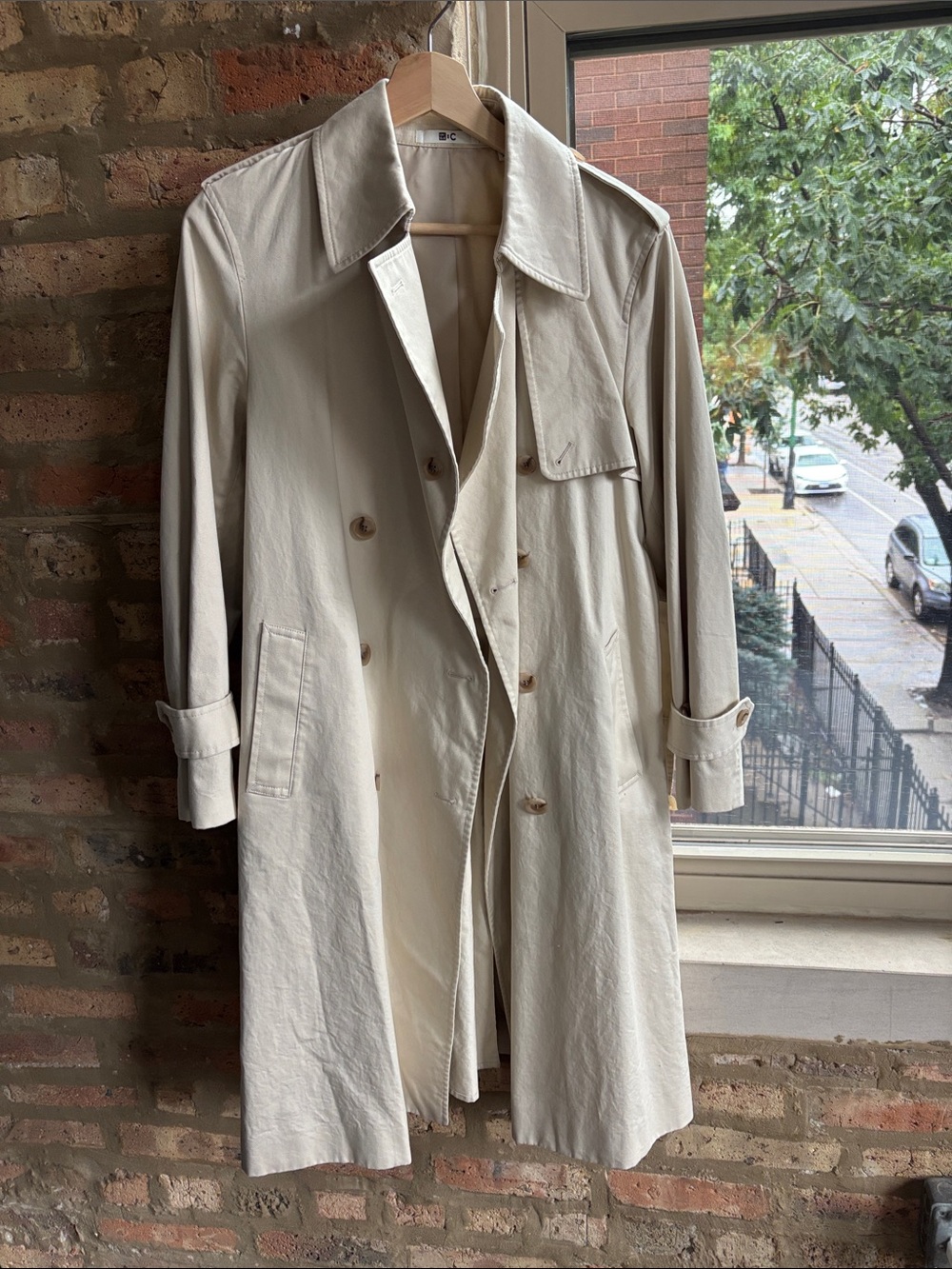 Uniqlo C, Women's Cream Trench Coat - Classic Tailored Style